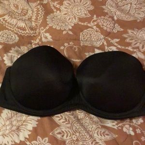 Black strapless bra